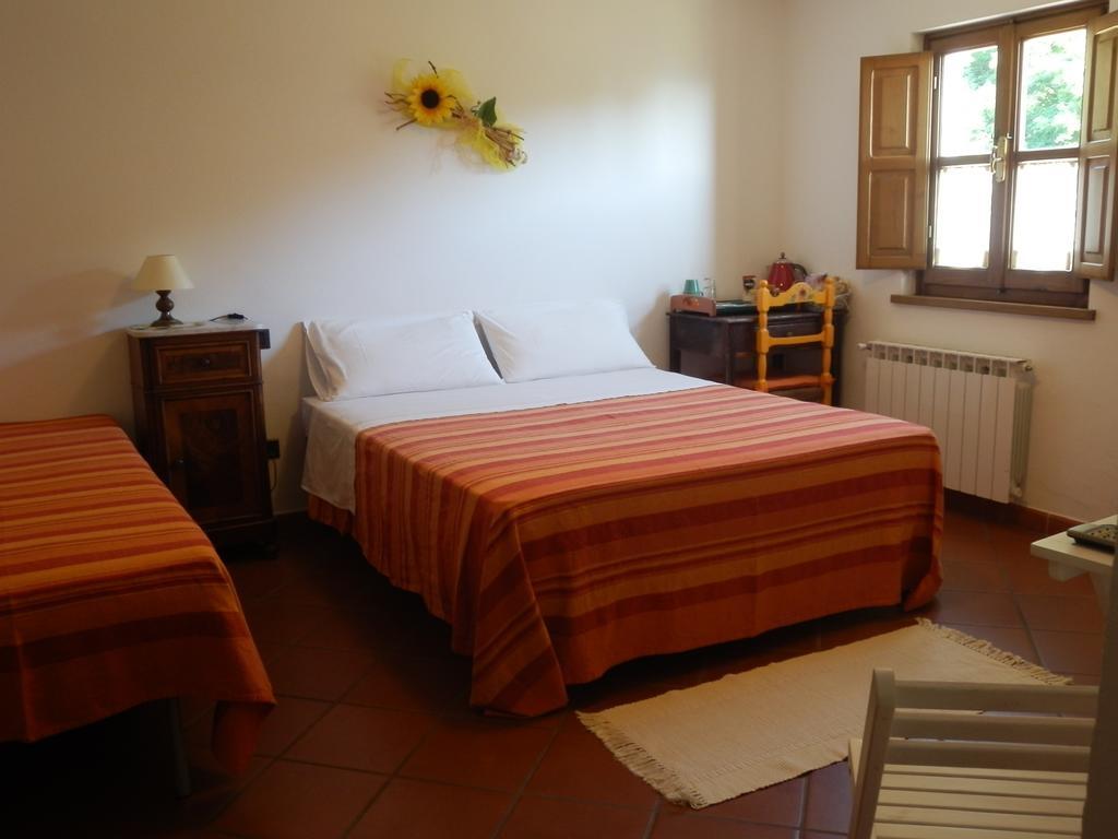 Bed and Breakfast Il Girasole Fosdinovo Zimmer foto