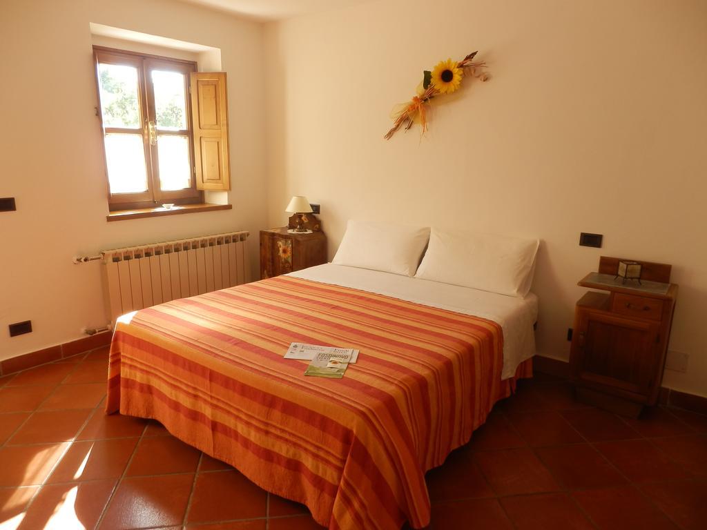 Bed and Breakfast Il Girasole Fosdinovo Zimmer foto